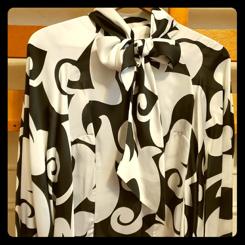 Bow blouse with balloon sleeves